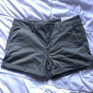 •A&E• MIDI SUPER STRETCH X OLIVE GREEN SHORTS